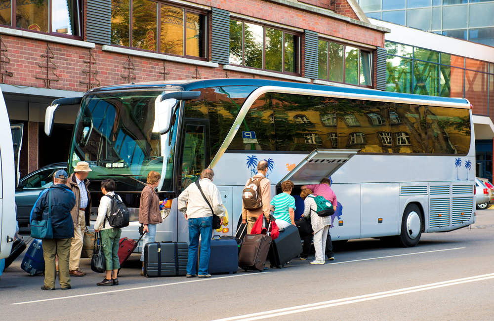 автобус с туристами
