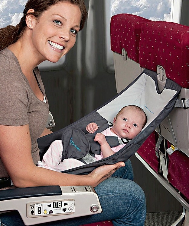 женщина с ребенком в самолете